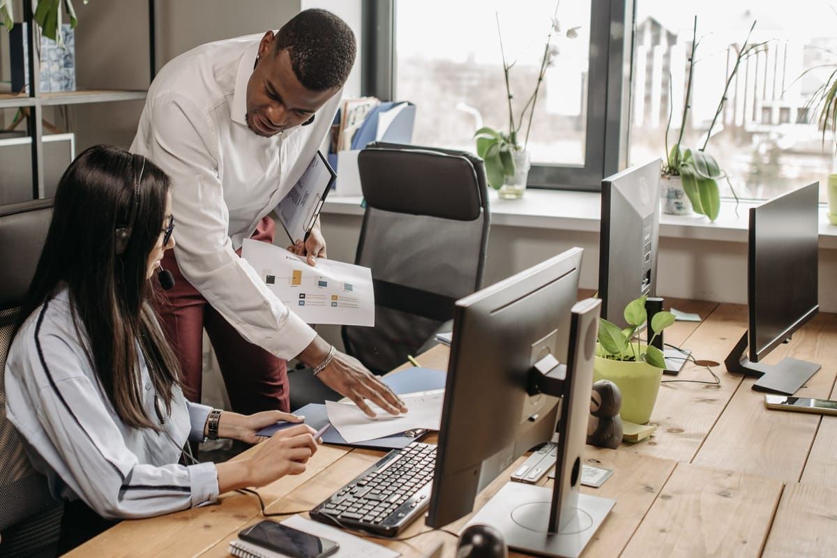 Bürogebäude eines mittelständischen Unternehmens mit moderner Arbeitsumgebung